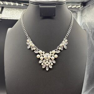 Elegant Pearl and Crystal Necklace